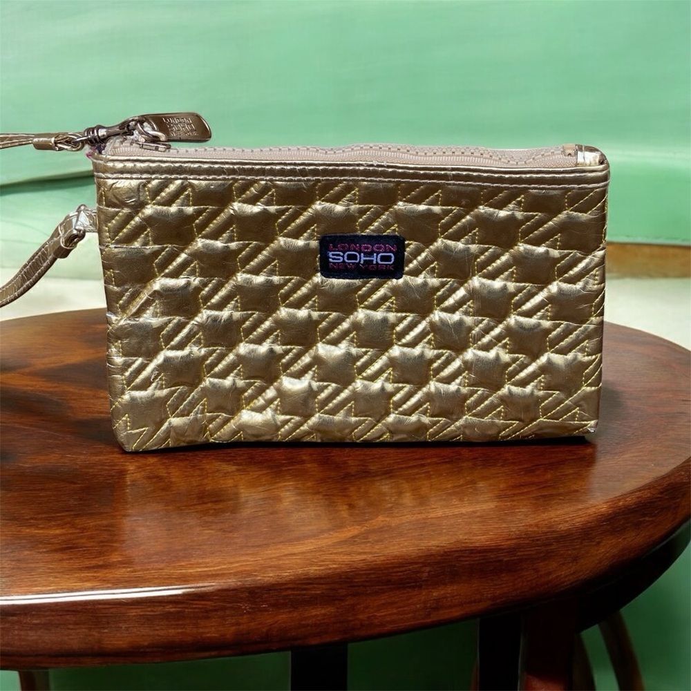 London SOHO New York Gold Metalic Quilted Wristlet/Clutch/Bag Fits a phone EUC